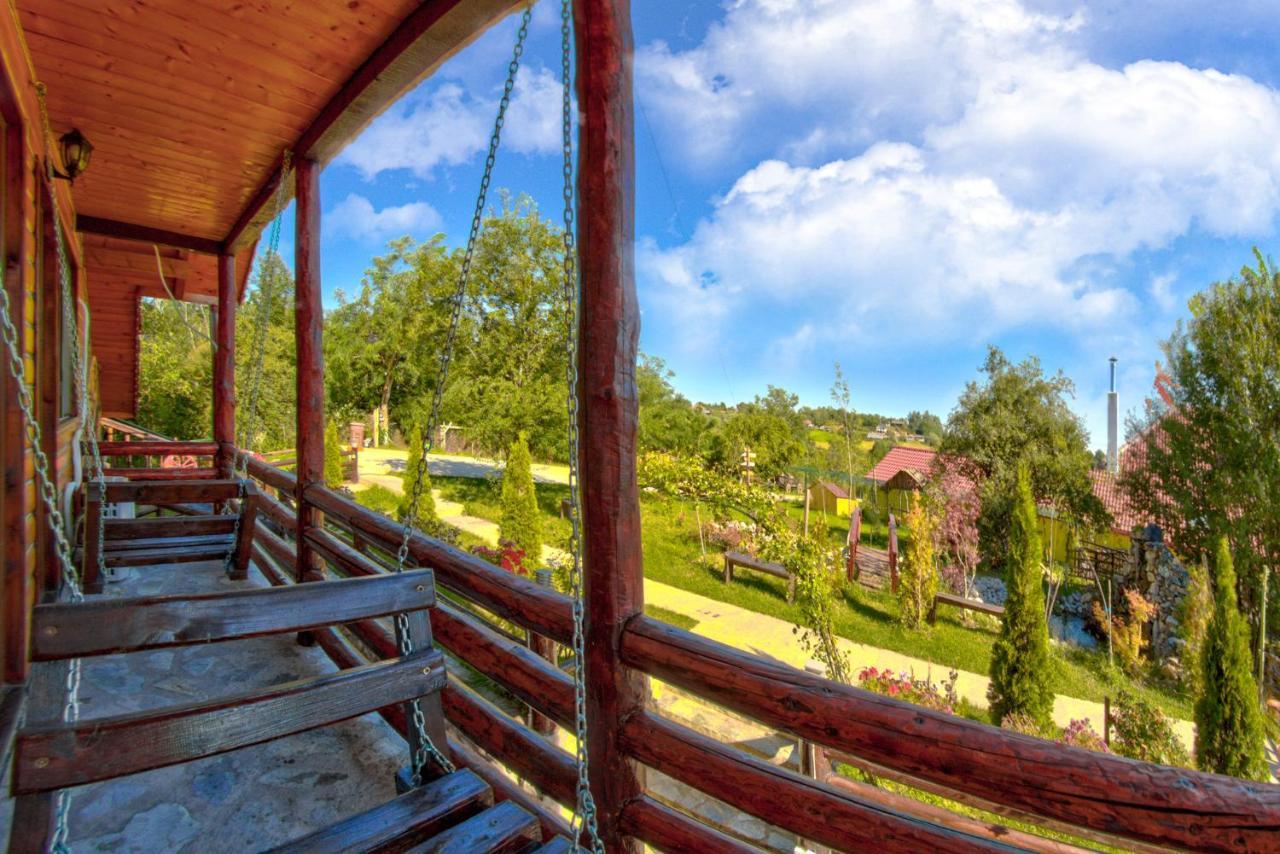 Hotel Pensiunea La Maria Lu' Sandoiu Poenari Exteriér fotografie