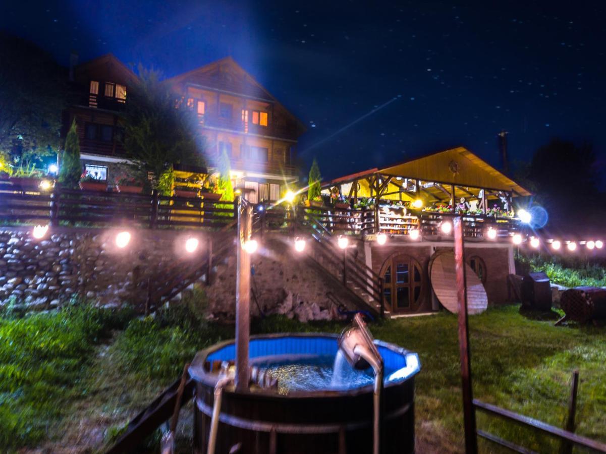 Hotel Pensiunea La Maria Lu' Sandoiu Poenari Exteriér fotografie