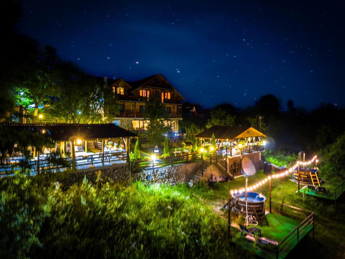 Hotel Pensiunea La Maria Lu' Sandoiu Poenari Exteriér fotografie